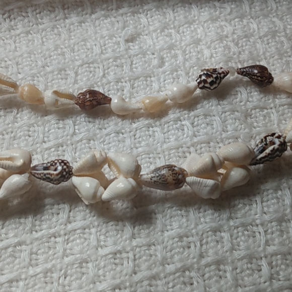 Set of 2 Shell Necklaces Hawaiian Beach Wedding Boho Wearable Seashells - Picture 3 of 5